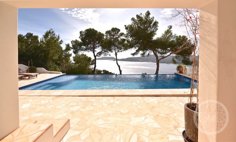 Fantastic villa with killer sea views