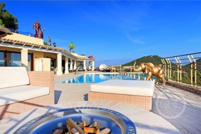 Luxusvilla mit spektakulärer Aussicht in sicherer Urbanisation – GHL