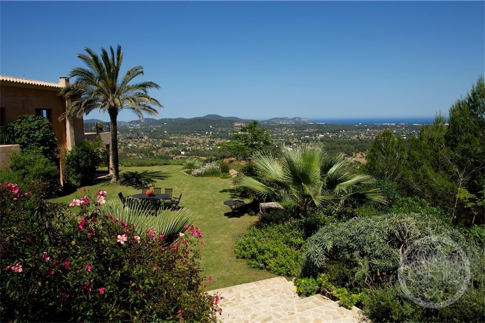 Grand villa with independent annexe and magical views