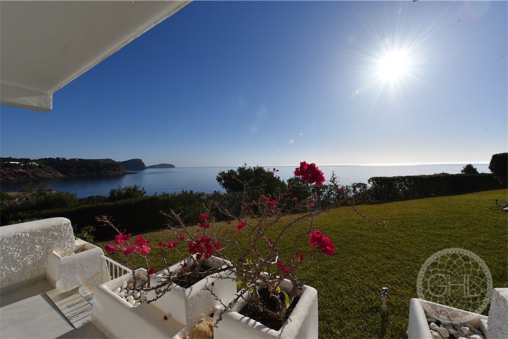 Charming apartment in perfect condition with gorgeous sea views
