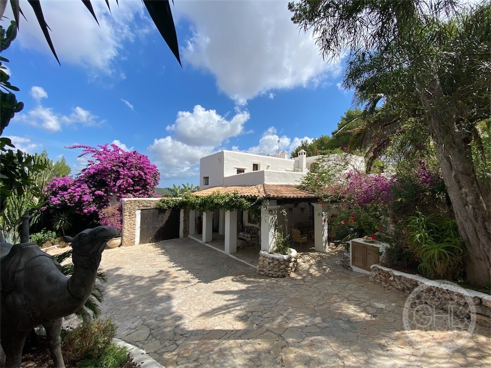 Wonderful hilltop finca with magnificent views