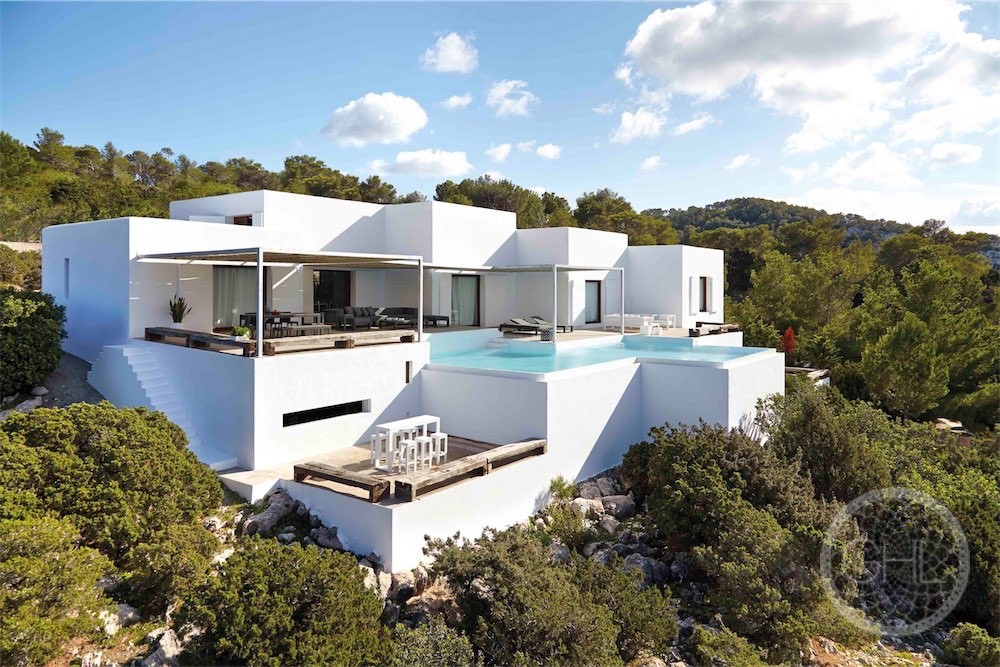 Unique modern property with unbelievable views and tourist license