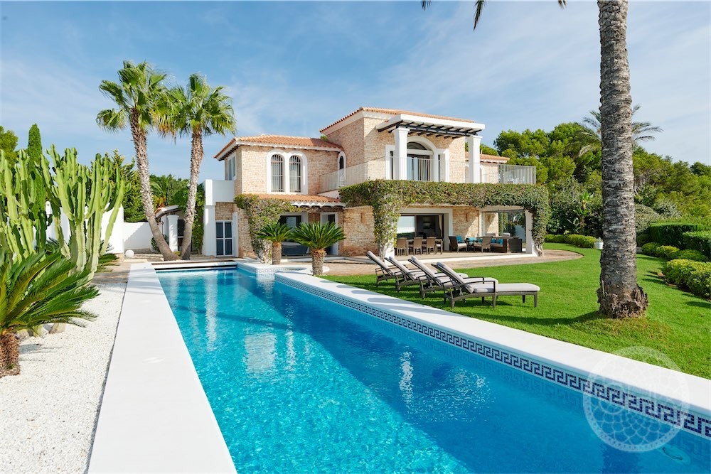 Exclusive Mediterranean villa with panoramic sea views