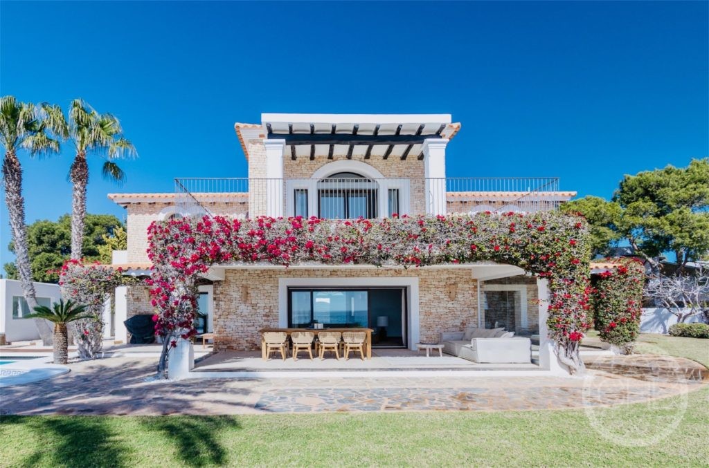 Mediterranean villa in first line to the sea in Ibiza