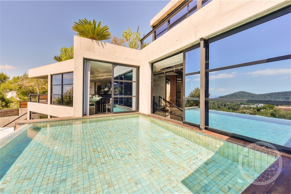 Fantastic modern property with astonishing views in Can Furnet