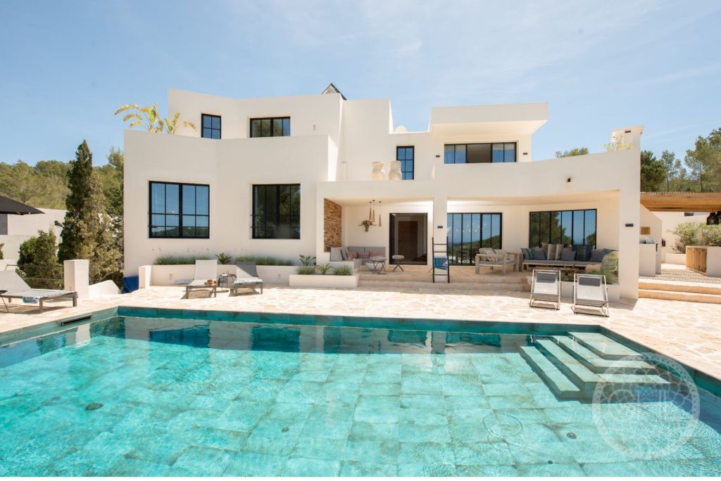 Sensational luxury villa with sea views and rental license