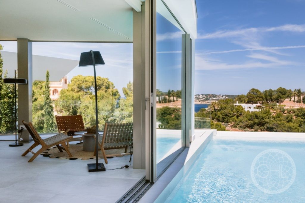 Ultra modern villa with sea views and direct sea access