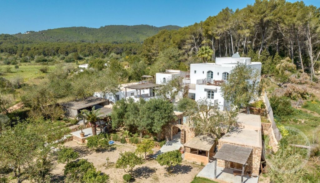 Stylish finca on the edge of the Morna valley