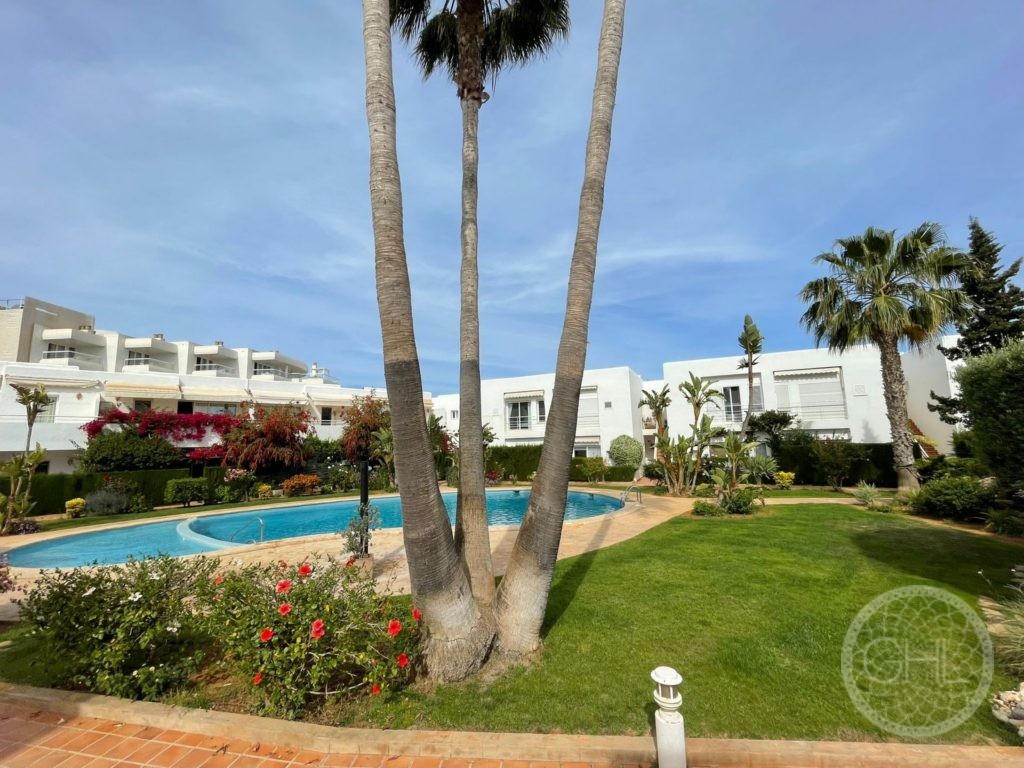Lovely duplex town house in wonderful location near the sea