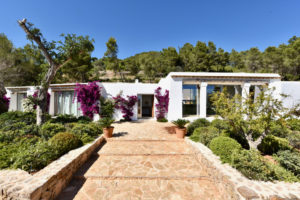 Luxurious excellence in Blakstad rustic villa 2