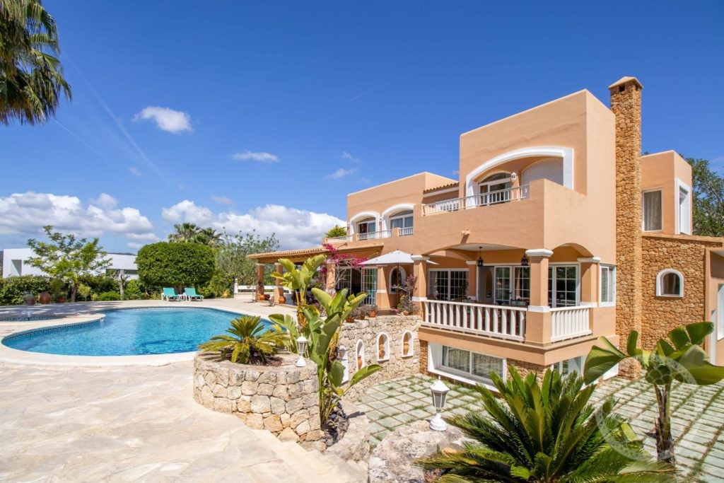 Beautiful villa in peaceful residential area close to the centre of Ibiza Town