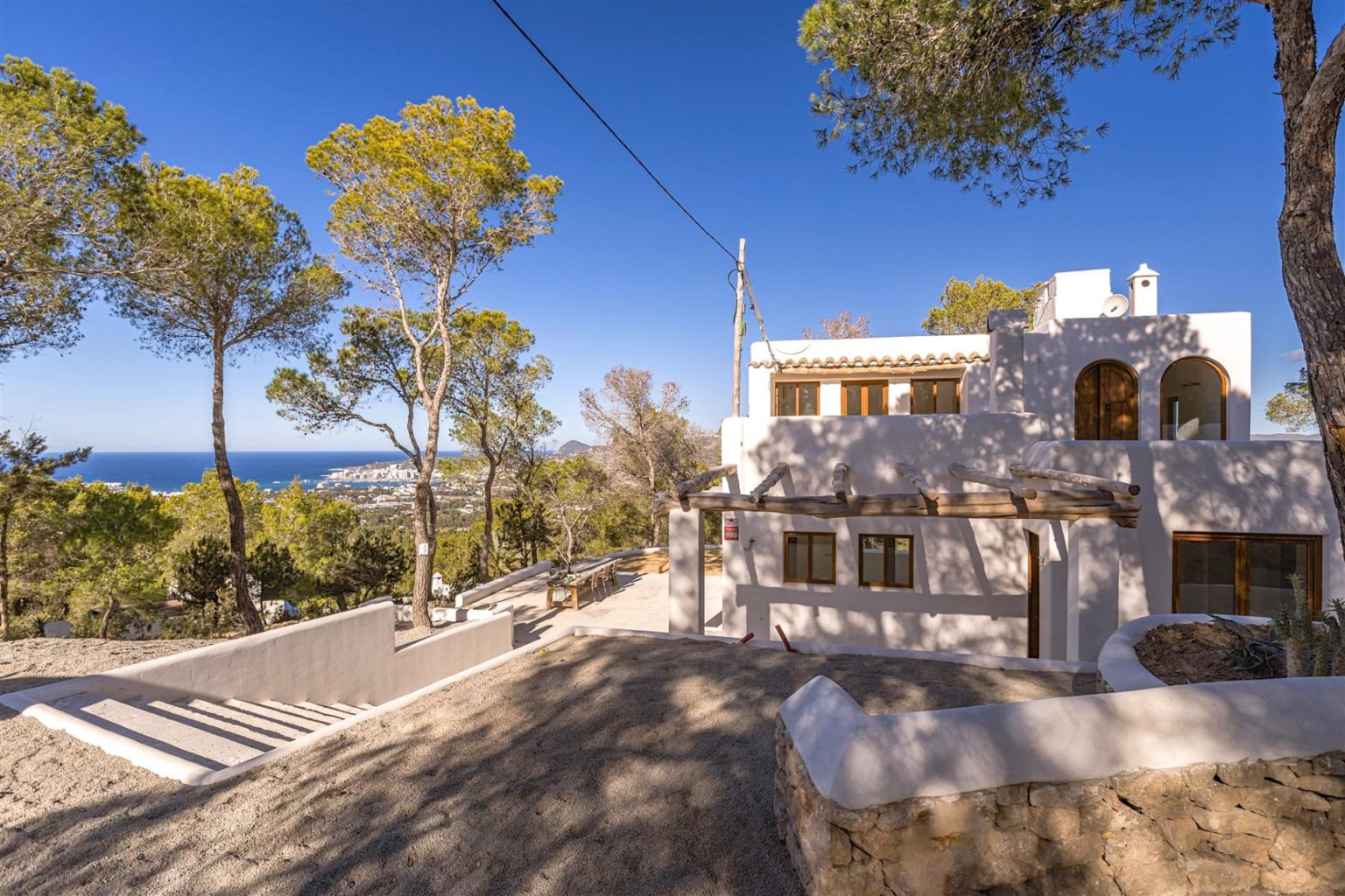 Preciosa villa rústica en lo alto de las colinas de Benimussa con vistas al mar