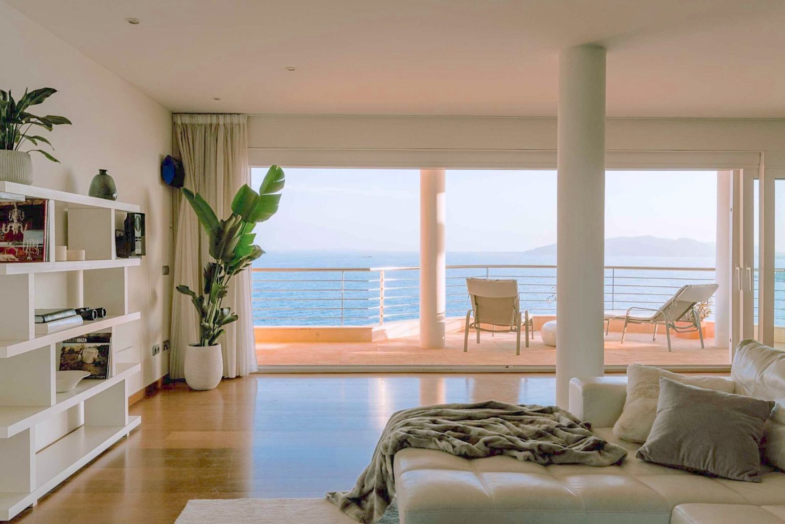 Helle Duplex-Wohnung mit Meerblick in Ibiza-Stadt