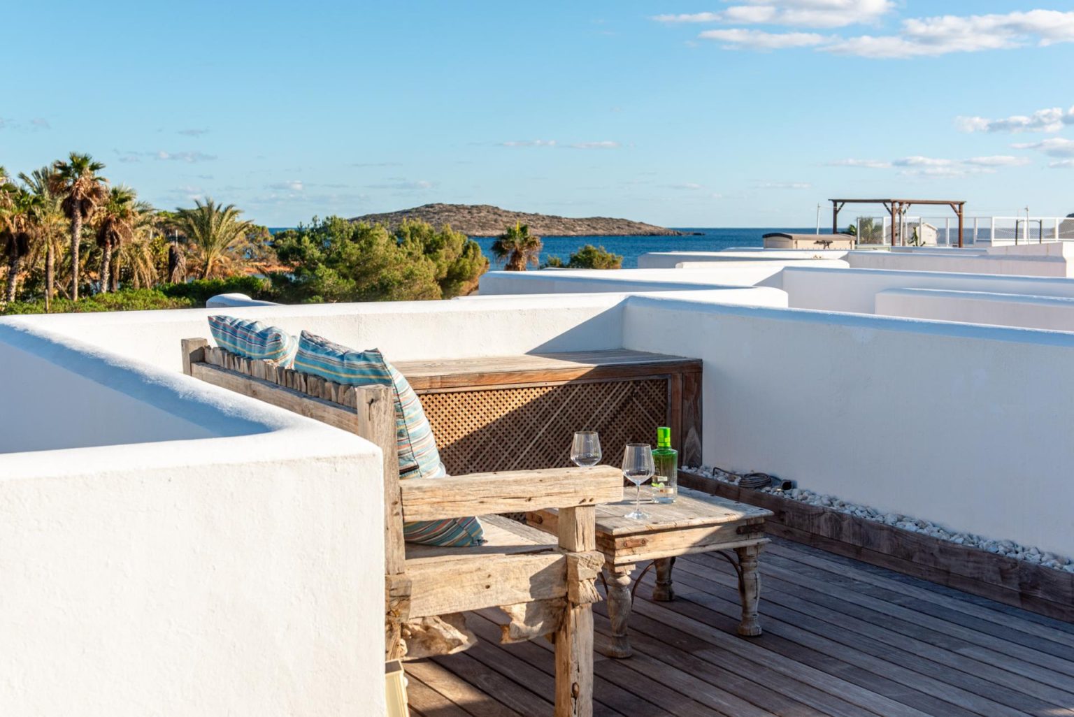 Luxuriöses Penthouse am Strand mit Dachterrasse mit Panoramablick