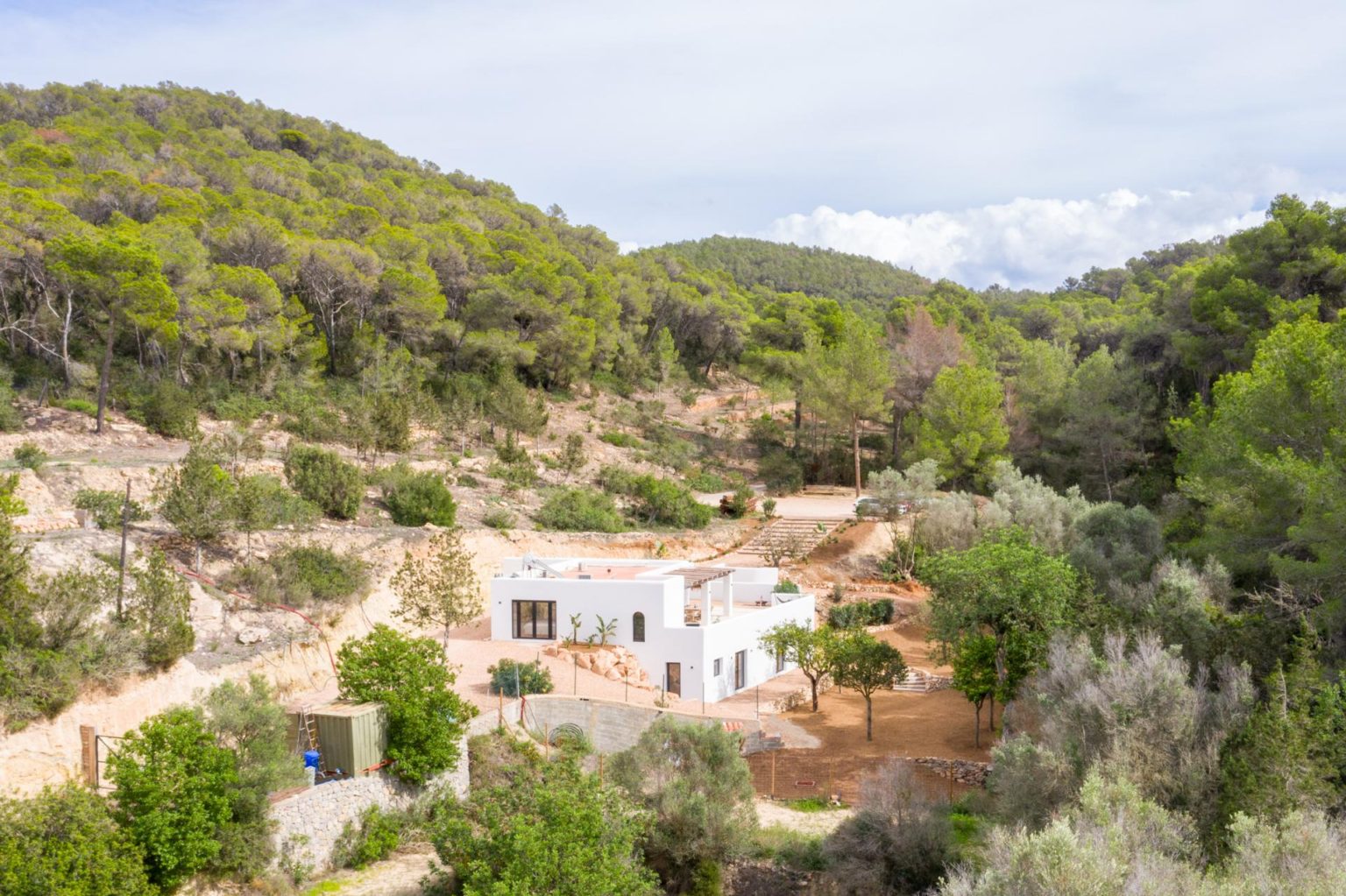 Finca aislada y elegantemente restaurada con vistas al valle cerca de Atzaró