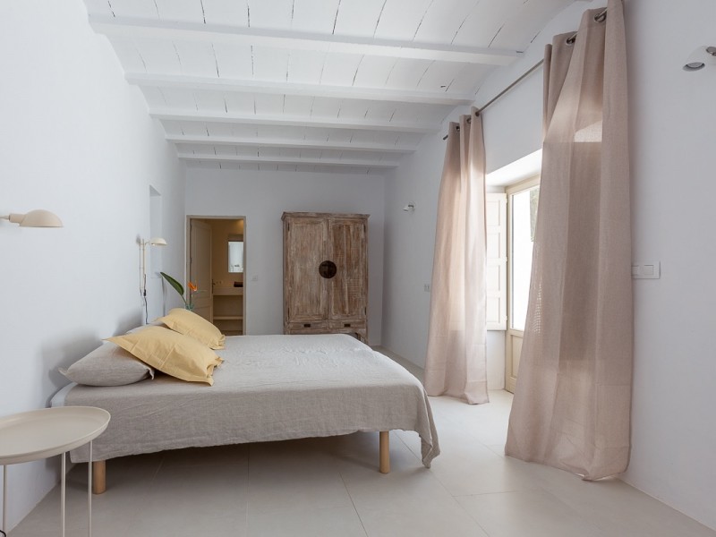 A recently restored 6 bedroom Ibizan finca 9