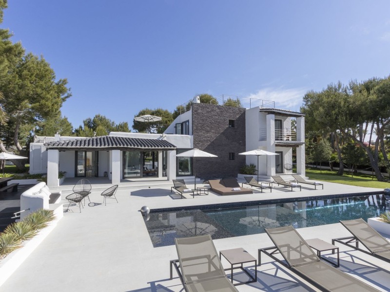 A Stylish Villa on the South-West Coast of Ibiza 11