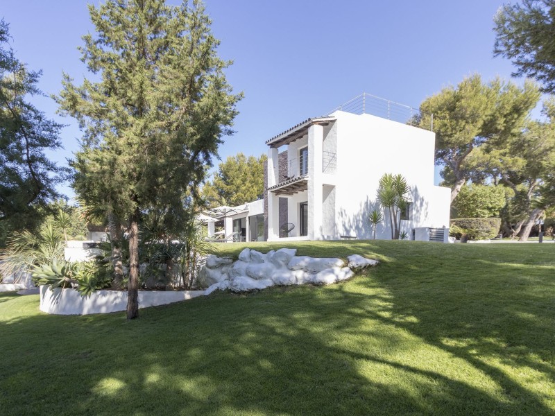 A Stylish Villa on the South-West Coast of Ibiza 19