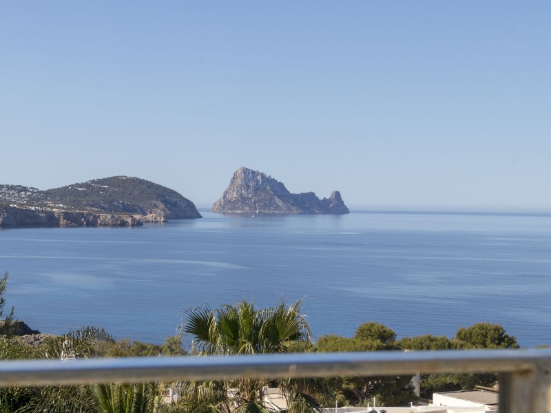 A Stylish Villa on the South-West Coast of Ibiza 28