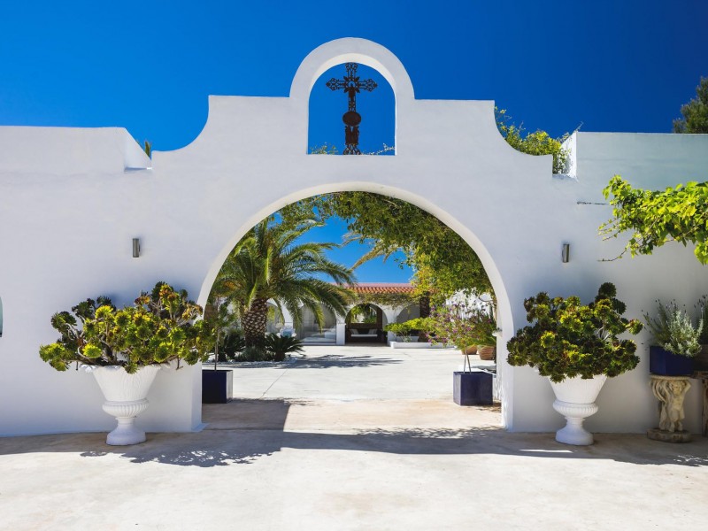 A luxury finca with spectacular sea views 11