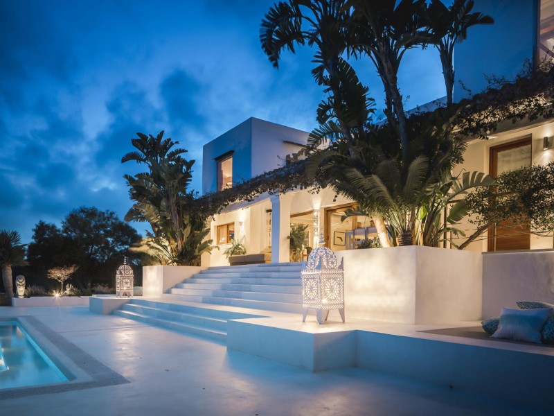 A luxury finca with spectacular sea views 17
