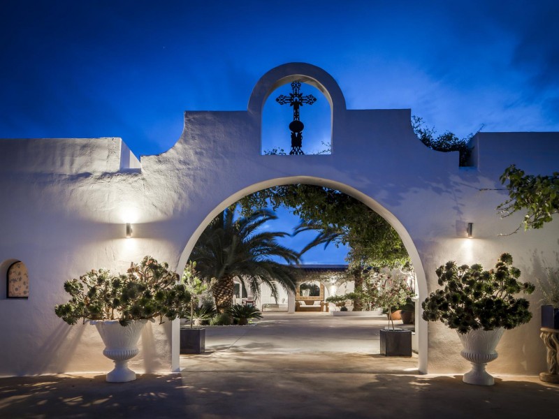 A luxury finca with spectacular sea views 19
