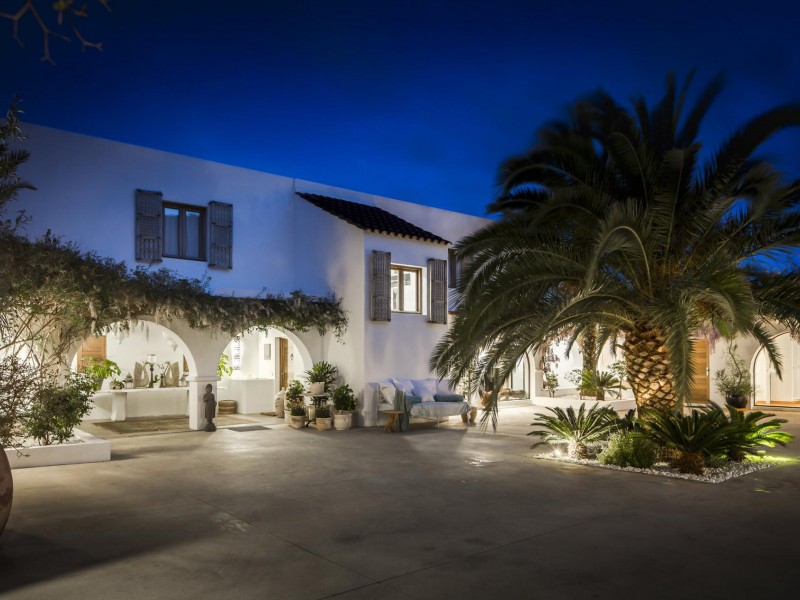 A luxury finca with spectacular sea views 20