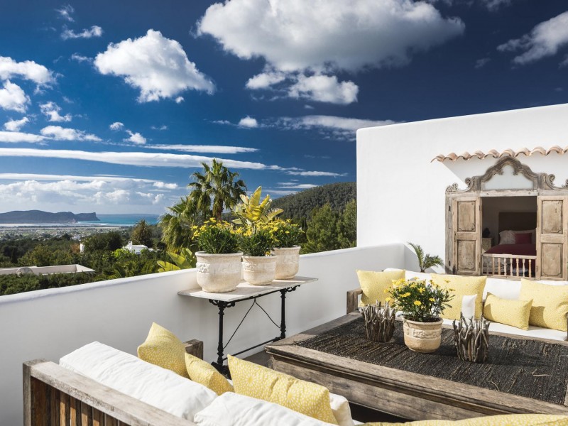 A luxury finca with spectacular sea views 36