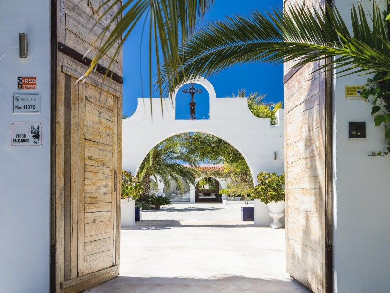 A luxury finca with spectacular sea views 22