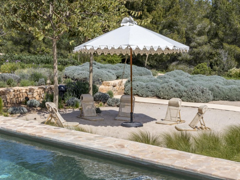 A beautifully restored classic finca located in peaceful and convenient location 46