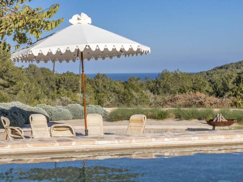 A beautifully restored classic finca located in peaceful and convenient location 47
